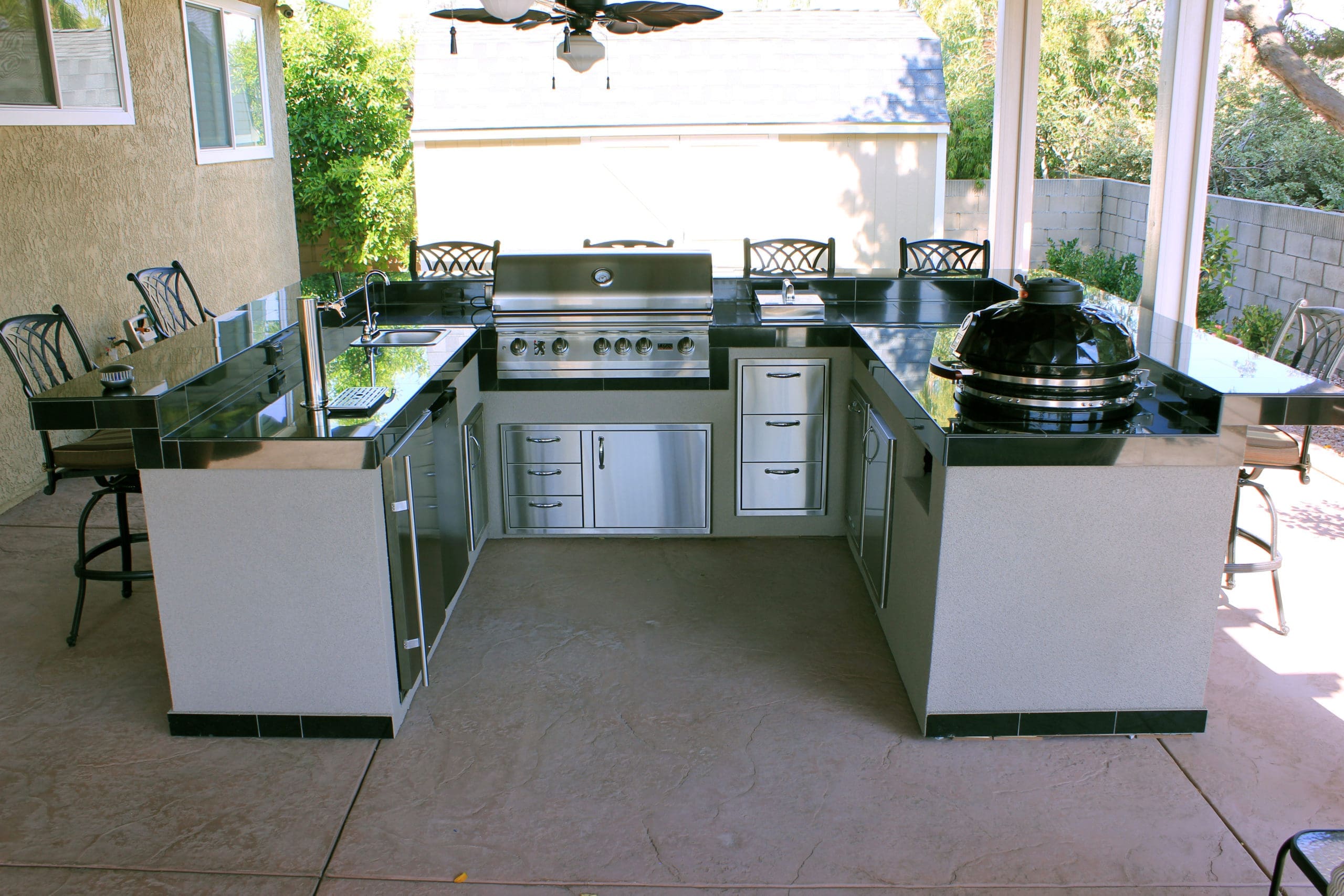 Lion L90000 40-Inch Grill On BBQ Island